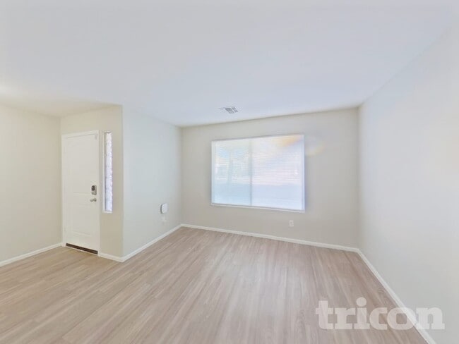 Building Photo - 40399 W Thornberry Ln