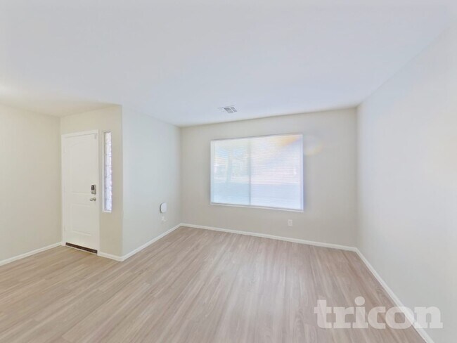 Foto del edificio - 40399 W Thornberry Ln