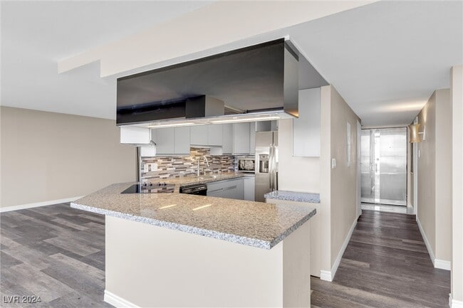 Building Photo - 3111 Bel Air Dr