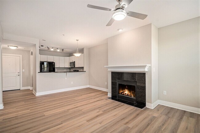 Building Photo - Spacious 2 Bedroom 2 Bath in the heart of ...