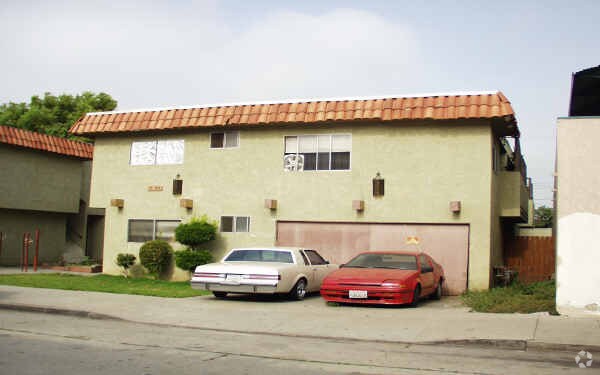 Primary Photo - 7037 Milton Ave