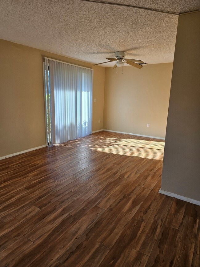 Building Photo - 129 Camphor Cir