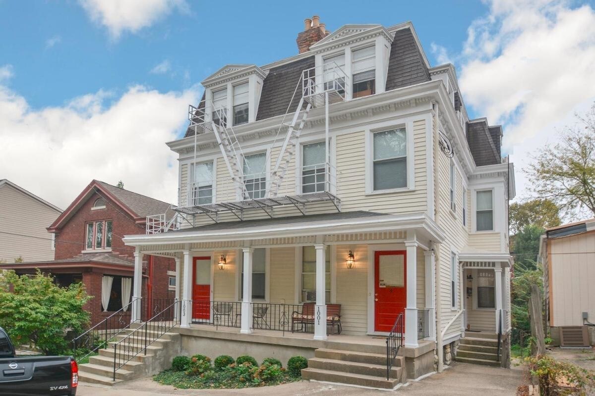Primary Photo - 1001-1003 Parkside Pl