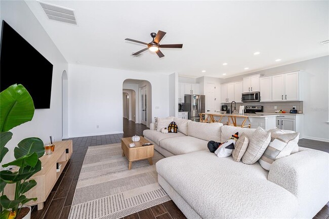 Building Photo - 2022 Redbay Ave