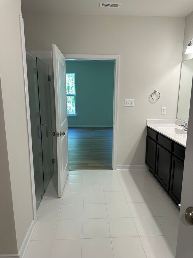 Foto del edificio - $3,200 / 2 br / 2 ba / 1,650 sqft