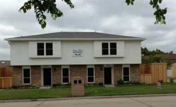 Building Photo - 2323 Cales Dr