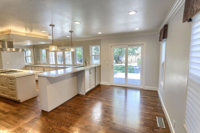 Foto del edificio - Stunning Almaden Valley 4-Bedroom Home