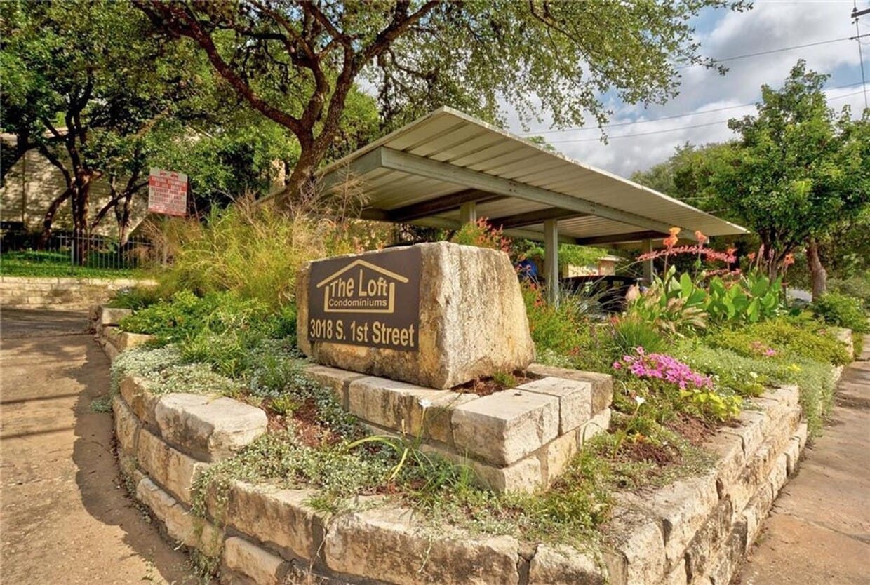 Foto principal - South Austin Condo located in Gated Commun...