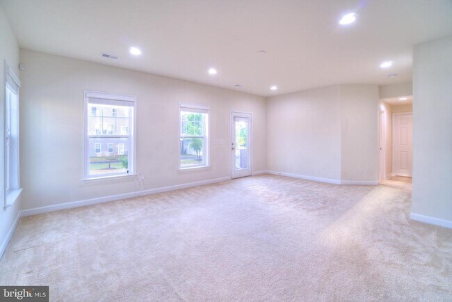 Building Photo - 42508 Oak Pk Sq