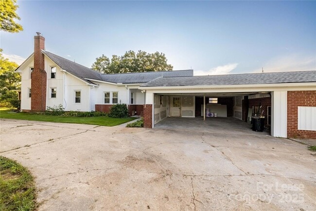 Building Photo - 36188 A Esther Rd