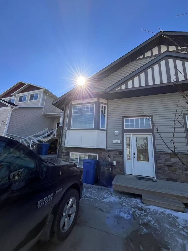 Photo principale - 11011-1104A 104A Ave