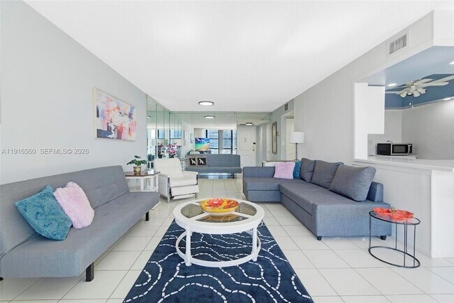 Building Photo - 1000 Parkview Dr