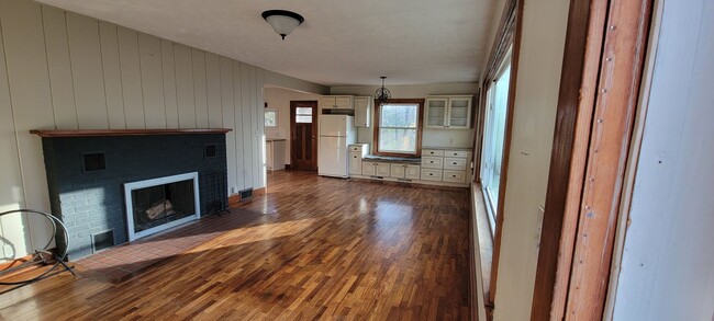 Building Photo - Charming home close to downtown Traverse City