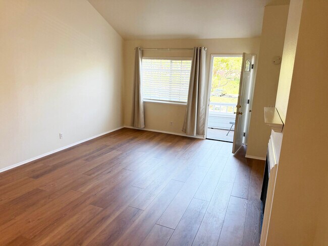 Foto del edificio - 7602 Hollister Ave