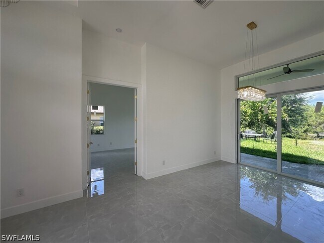 Foto del edificio - 2220 SE 18th Ave