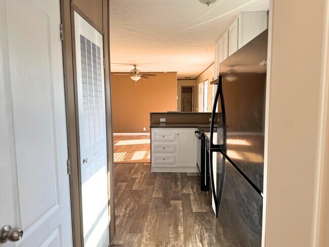 Foto del edificio - 709 N Power Glide Way