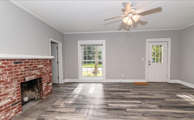 Building Photo - 587 Talbot Ave