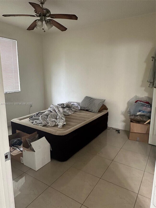 Building Photo - 2551 SE 16th Ter