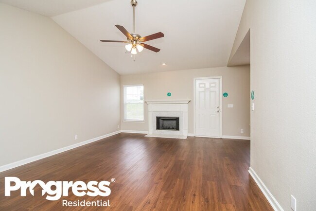 Building Photo - 1022 Tom Hailey Blvd