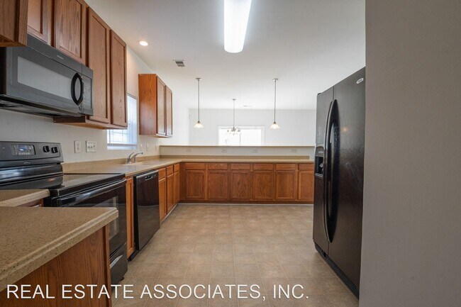 Building Photo - 5 br, 2.5 bath House - 4801 Swanns Mill Drive