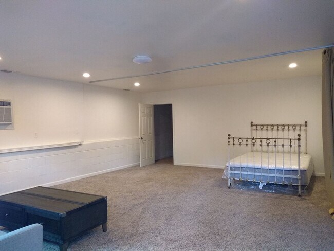 Building Photo - Large Studio in Cameron Park