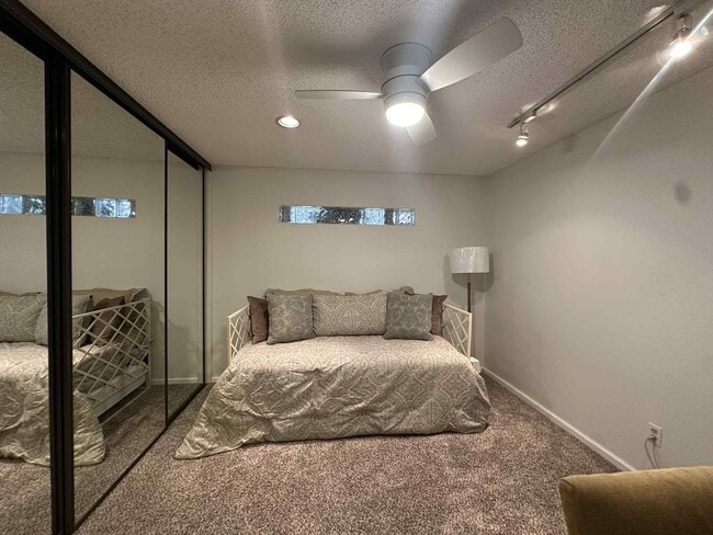 Building Photo - 4 Hermosillo Ln