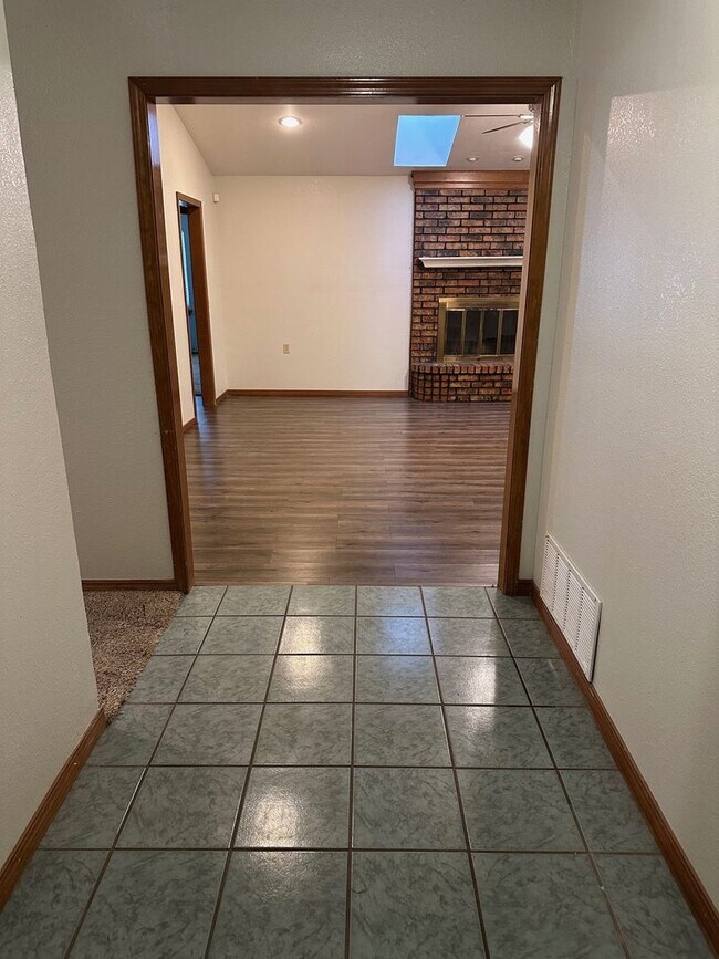 Foto del edificio - 7503 Elmhurst Dr