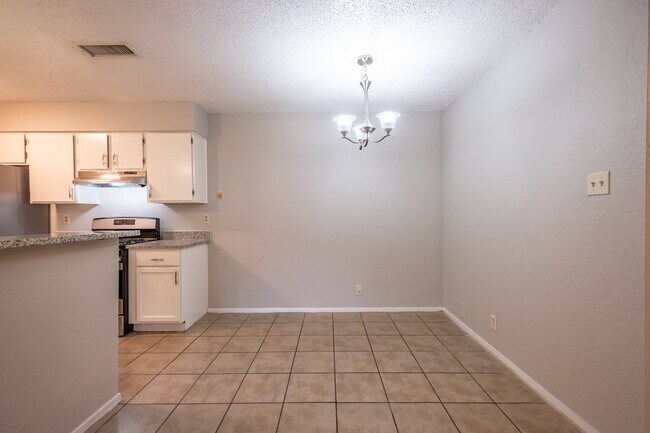 Foto del edificio - 12901 Chromite St