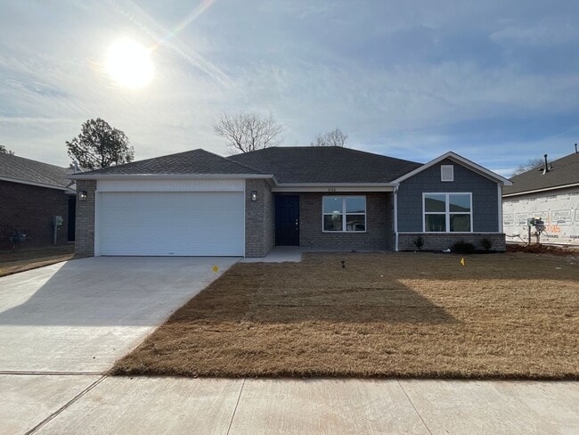 Building Photo - *Ringing in the New Year Special* BRAND NE...
