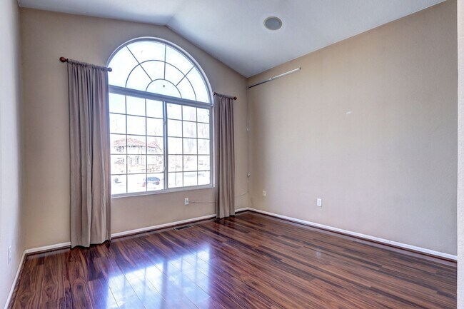 Foto del edificio - Beautiful 2-story Home in Dunes Park Henderson, CO!