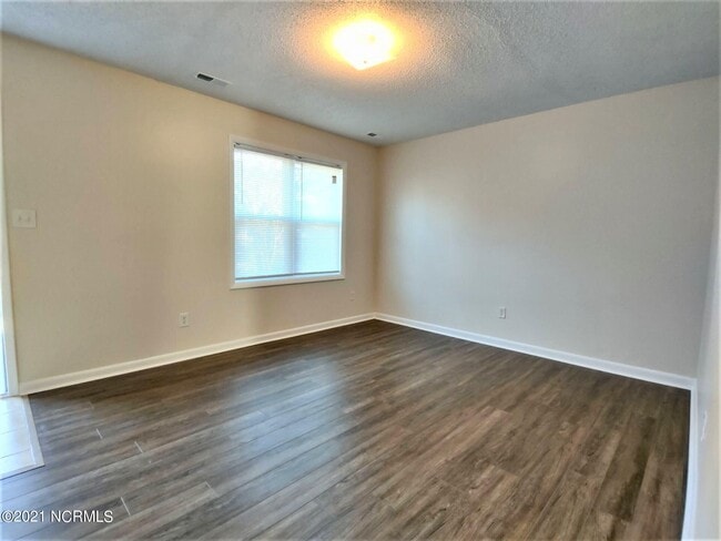 Building Photo - 10 Portwest Townhouses Dr