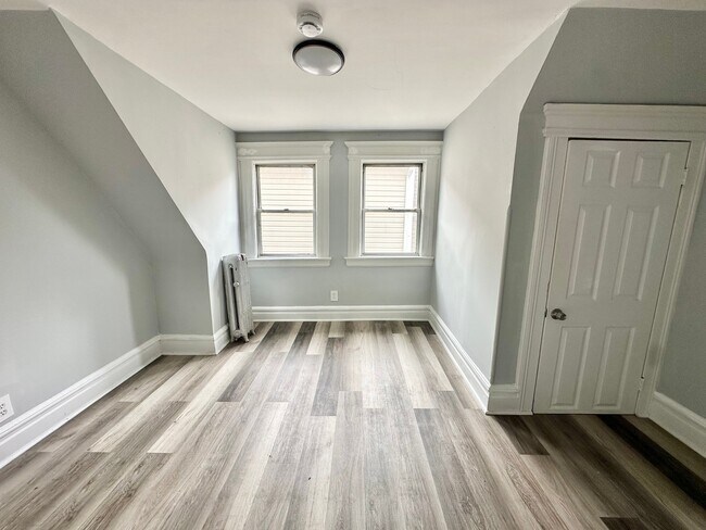 Foto del edificio - 1048 Grove St