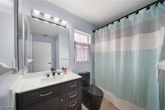 Foto del edificio - 15624 Sunny Crest Ln