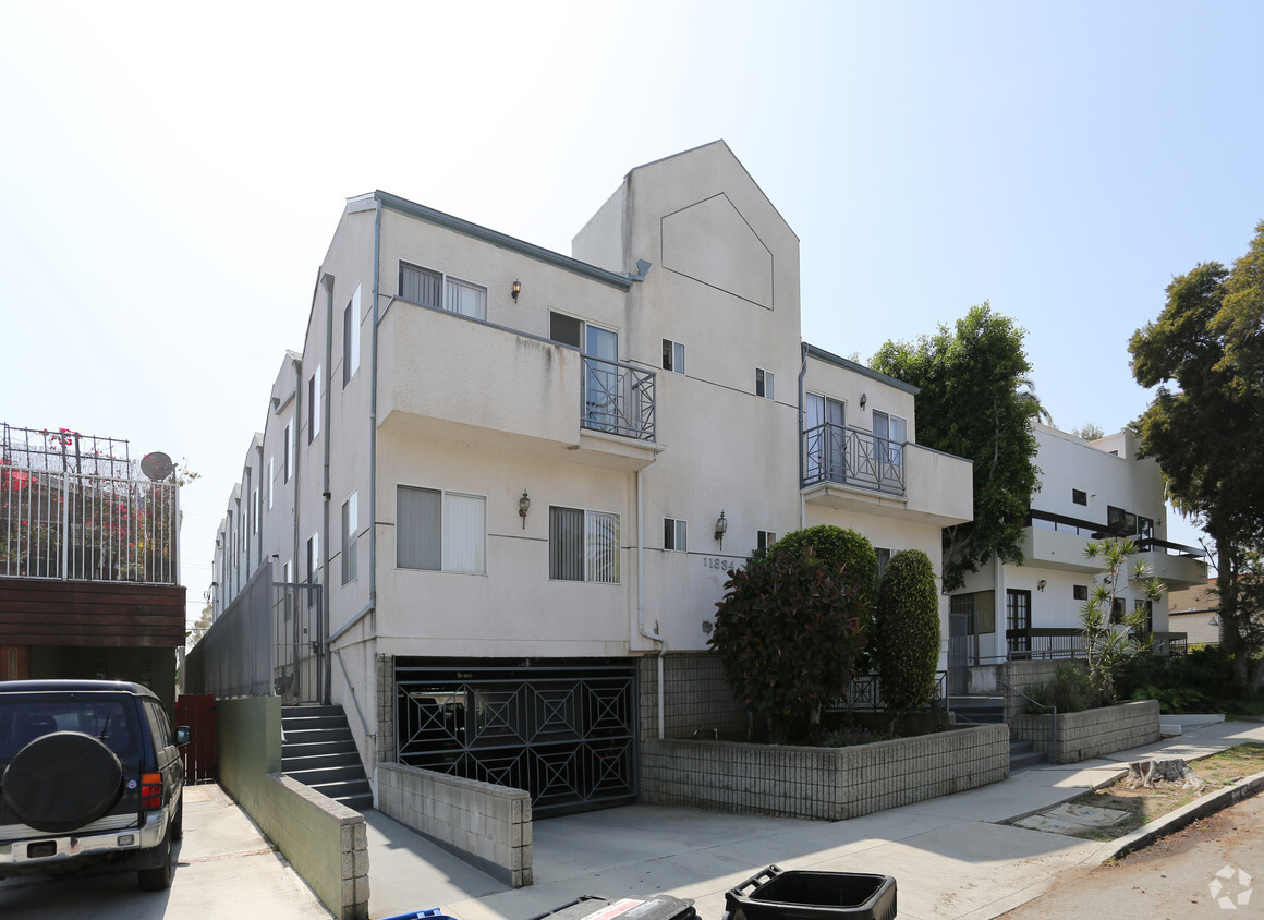 Primary Photo - 11834 Avon Way