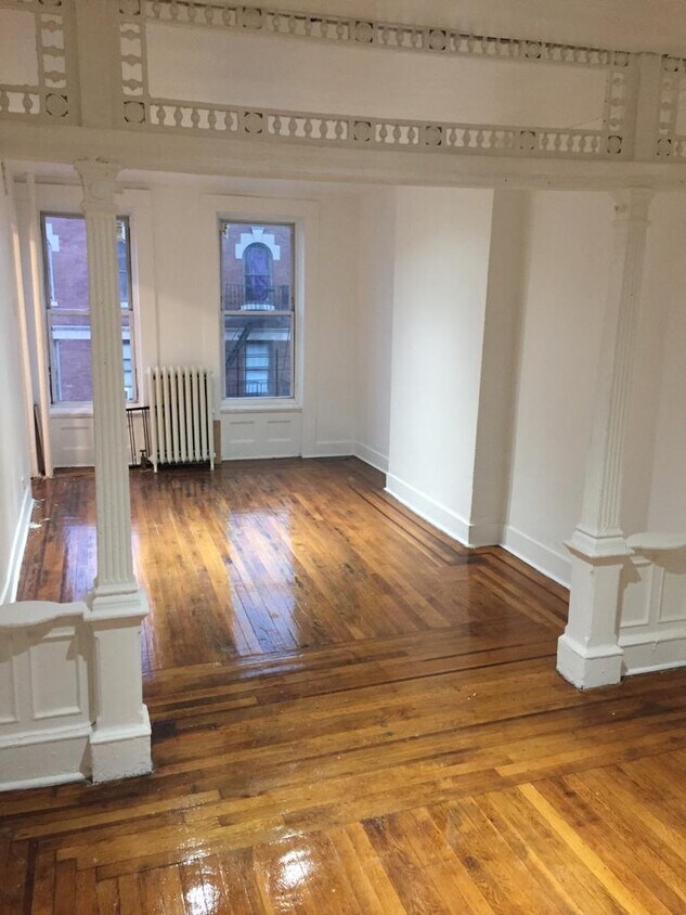 large front bedroom - 546 46th St