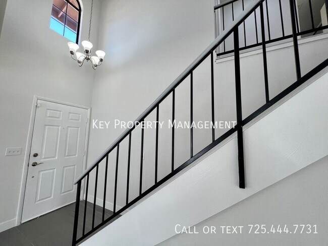 Building Photo - Prime Green Valley Home with Sparkling Poo...