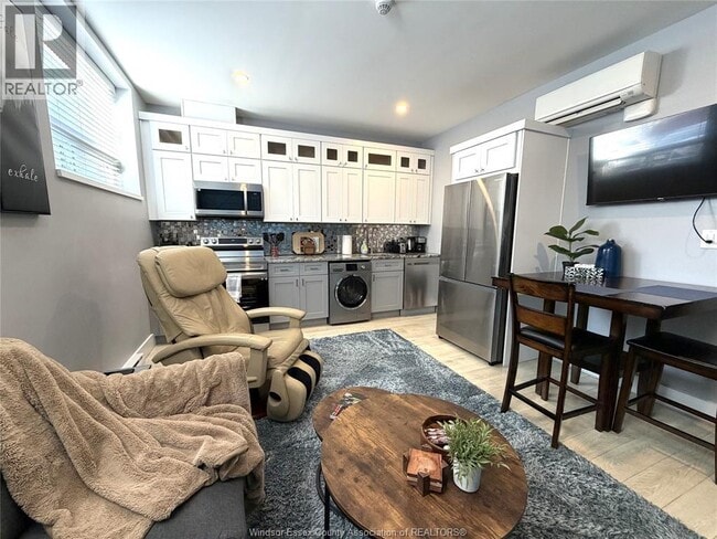 Building Photo - 477 Pelissier St