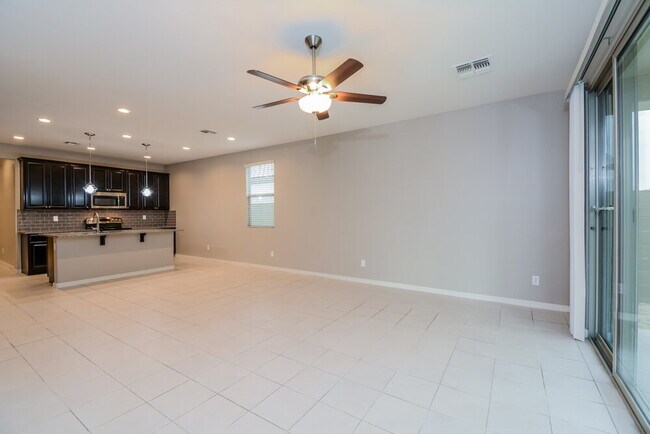 Foto del edificio - 906 E Davis Ln.