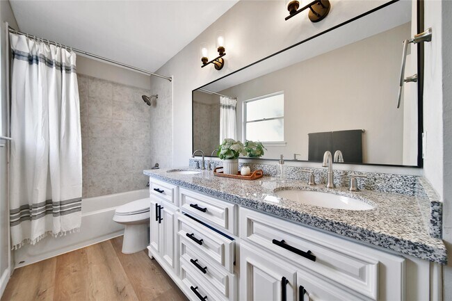 Foto del edificio - 12826 Rolling Valley Dr