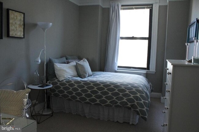 Building Photo - 2031 Locust St