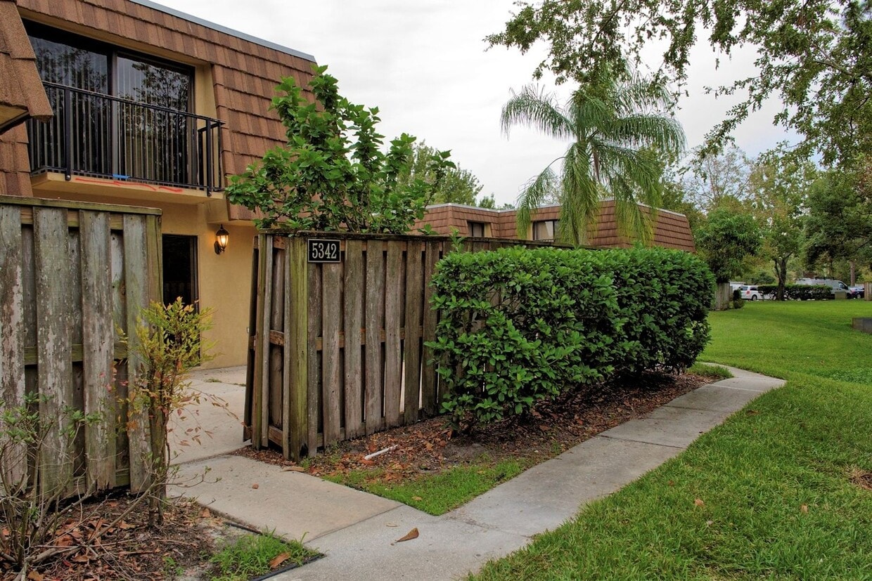 Primary Photo - Middlebrook Pines townhome