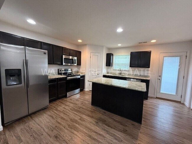 Foto del edificio - WEST KNOX CEDAR BLUFF AREA 2 BEDROOM 2.5 BATH TOWNHOUSE