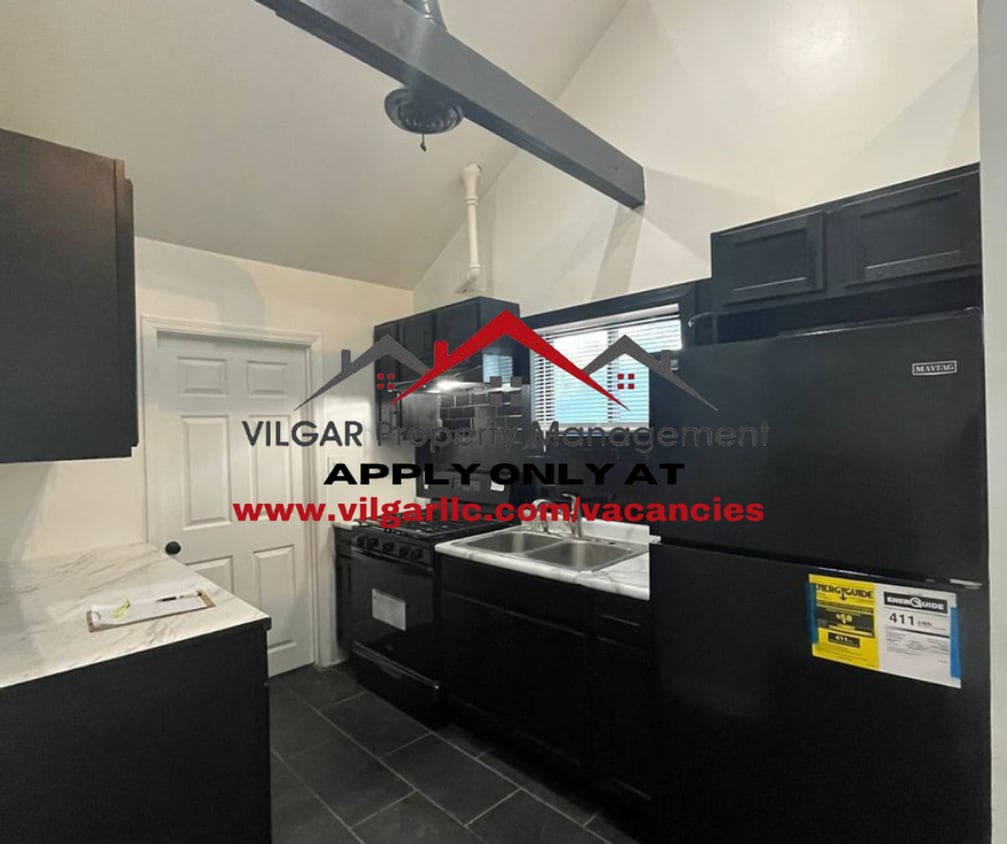 Primary Photo - This cozy 3 bedroom, 1 bathroom home is pr...