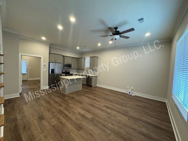 Building Photo - 1404 Pleasant Dr