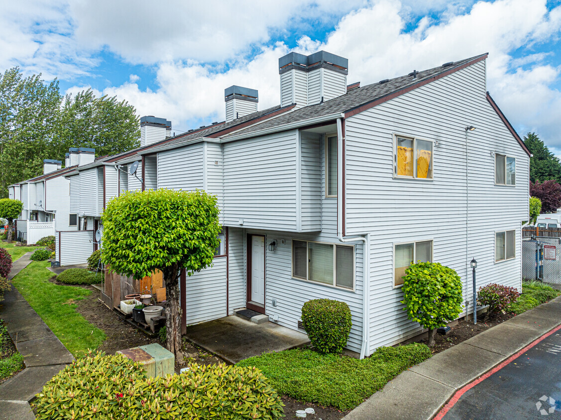Primary Photo - Applewood Lane Condominium