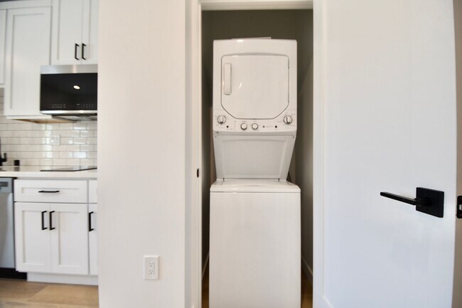 Foto del edificio - 849 N McCadden Pl