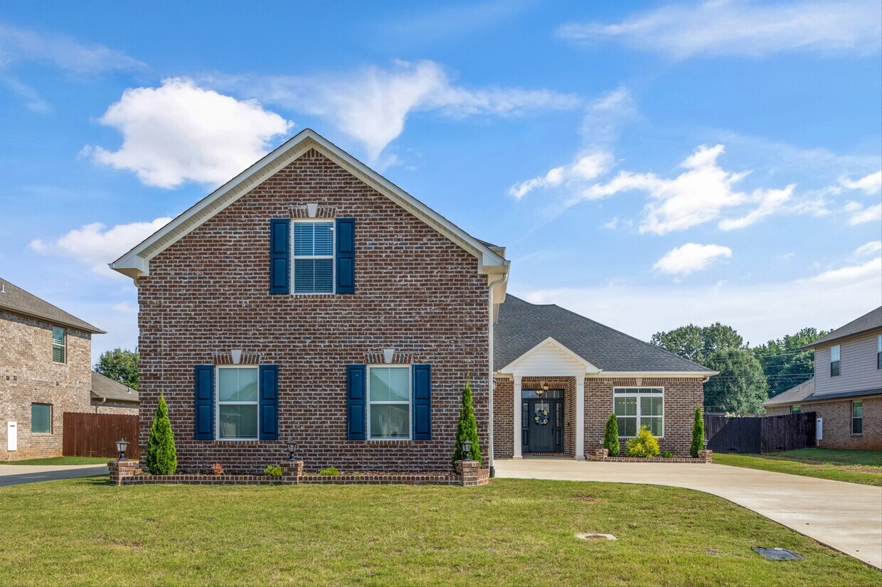 Primary Photo - 17050 Stonegate Dr