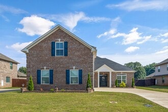Building Photo - 17050 Stonegate Dr