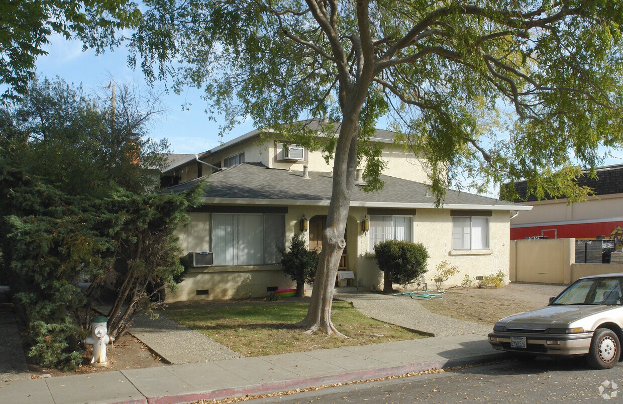 Building Photo - 765 Calla Dr