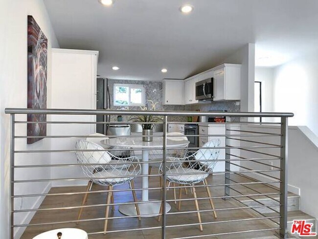 Foto del edificio - 2211 Griffith Park Blvd